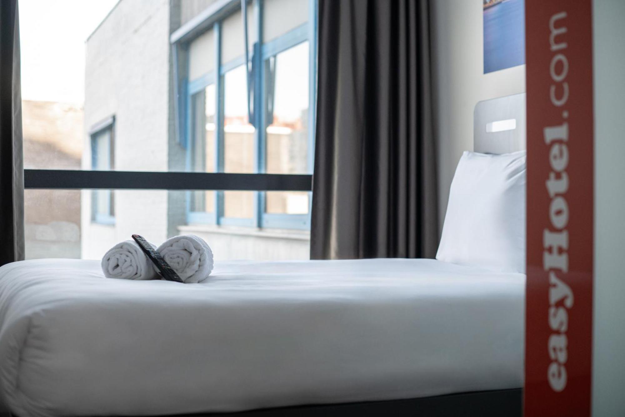 Easyhotel Rotterdam City Centre Exterior photo